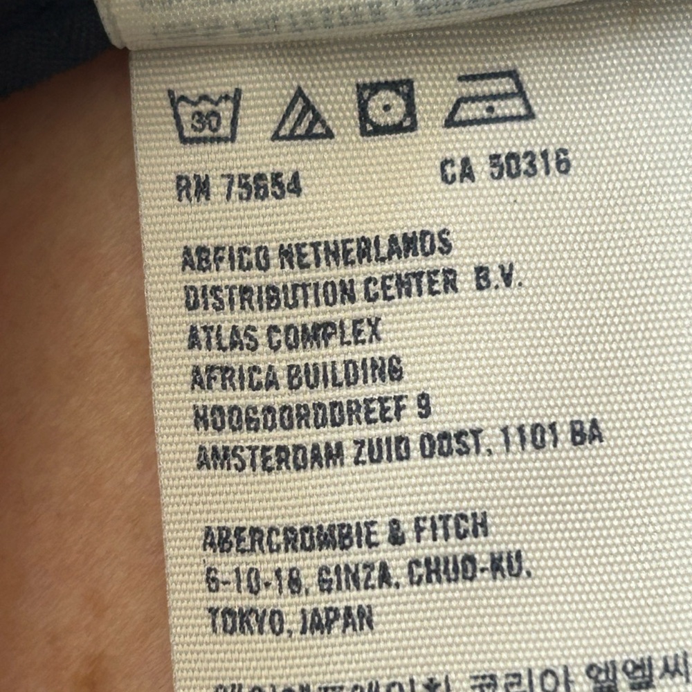 Abercrombie Kids boys navy swim trunks. Excellent. Size M. Back pocket - Picture 7 of 10